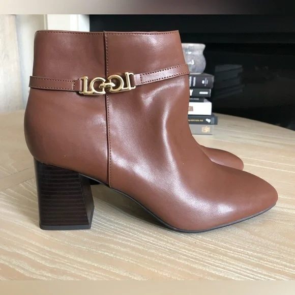 Liz Claiborne|NWOT Faux brown leather booties with chunky block heel•••Size 10W - Picture 2 of 12